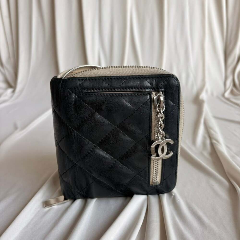 Vintage Chanel Black Quilted Compact Zip Wallet - CC Zipper Pull